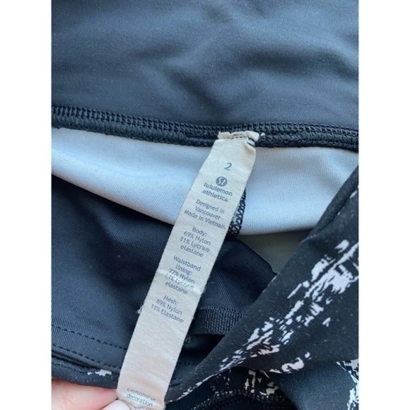 Lululemon • Black White Graf Inspire Leggings - Picture 9 of 11